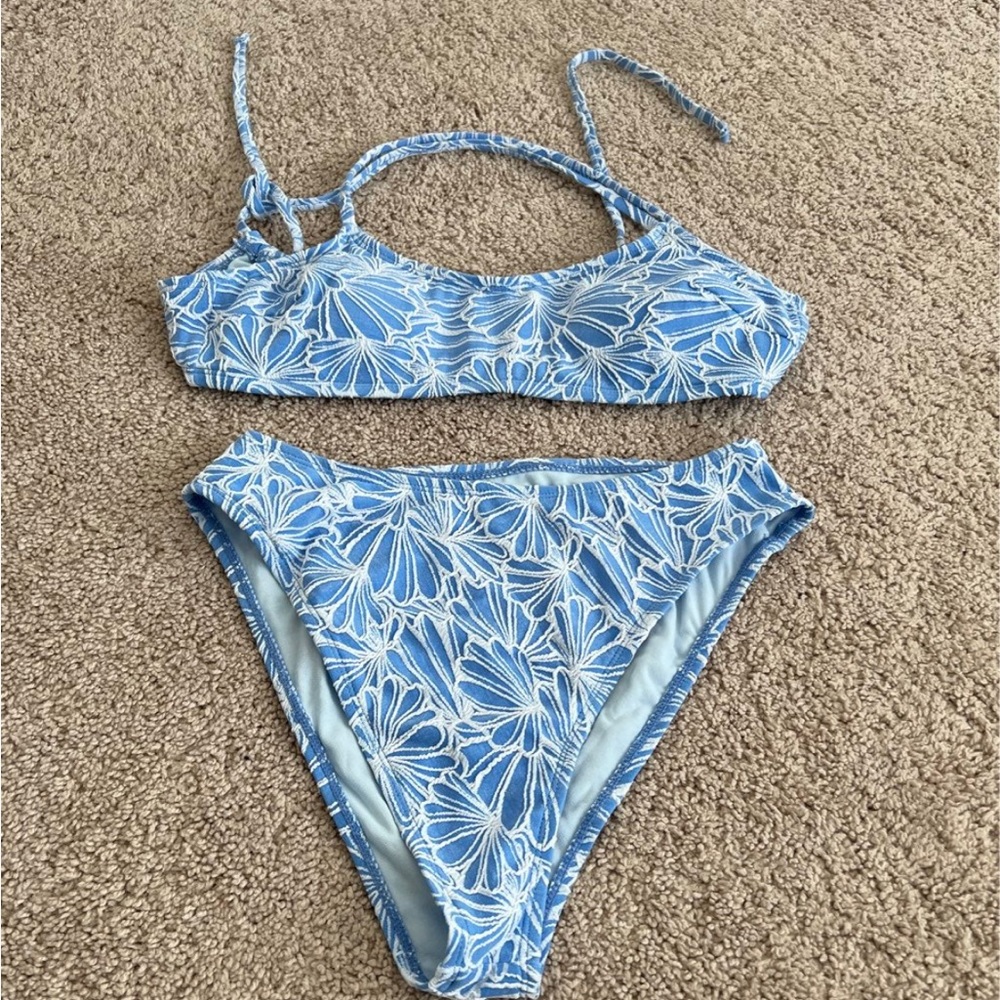 Cupshe Bikini - image 3